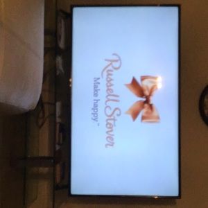 Meet your Posher, Mona